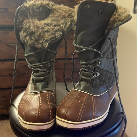 Insulated Winter Boots Thinsulate/Thermolite Insulation - Picture 1 of 4